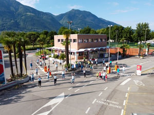 Campofelice Camping Village_team distancing saluto 9-min